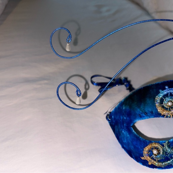 Cirque Du Soleil Mask by Judith Rauchfuss - Picture 12 of 14